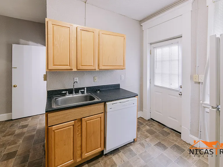 136 E 11th Ave — Photo 42