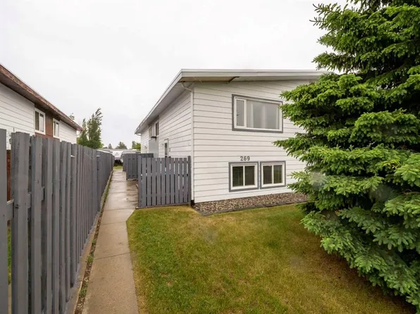 269 Laval Blvd W #3, Lethbridge, AB T1K 4E2