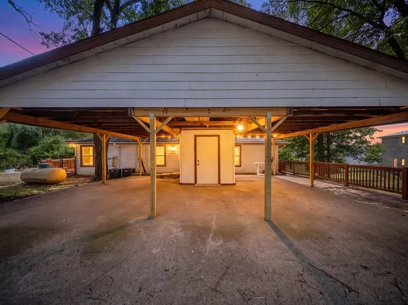 203 Farmer Dr, Malakoff, TX 75148
