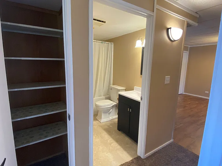 605 N Clark St — Photo 9
