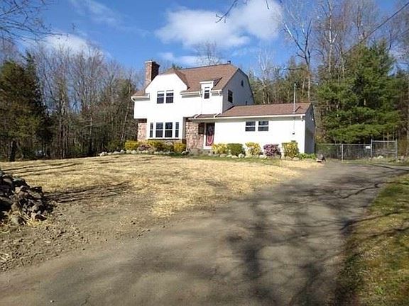 4th image of 6 Jeffery Ln