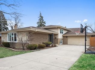 863 S Stratford Ave, Elmhurst, IL 60126