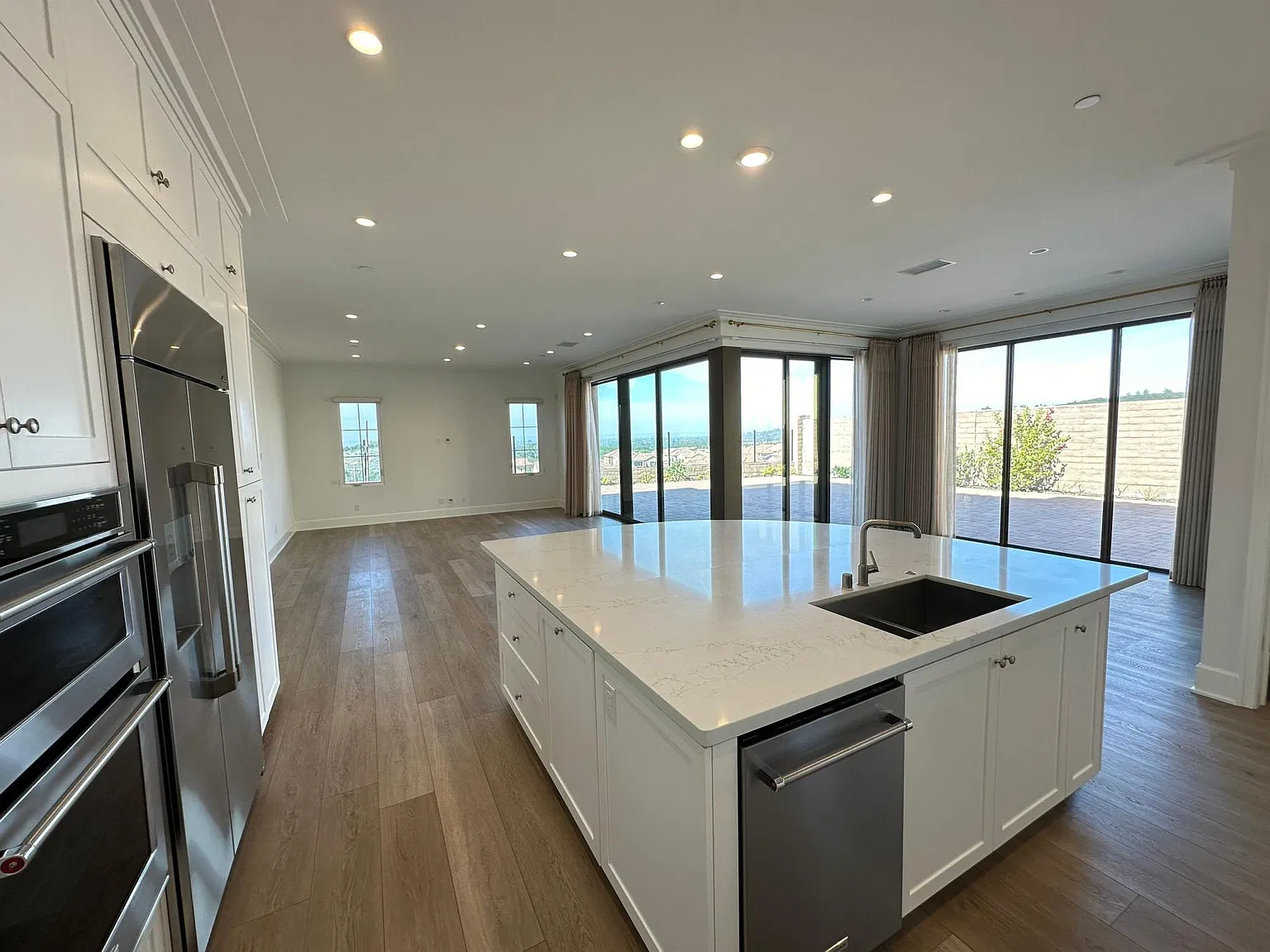 4 bed, 4.5 bath, 3221 sqft, $11,000 — Photo 4