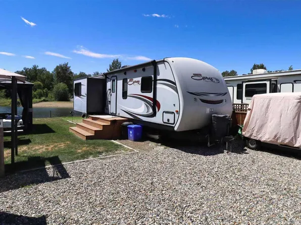 8 Eagle Ln, Columbia Shuswap, BC V0E 1M4