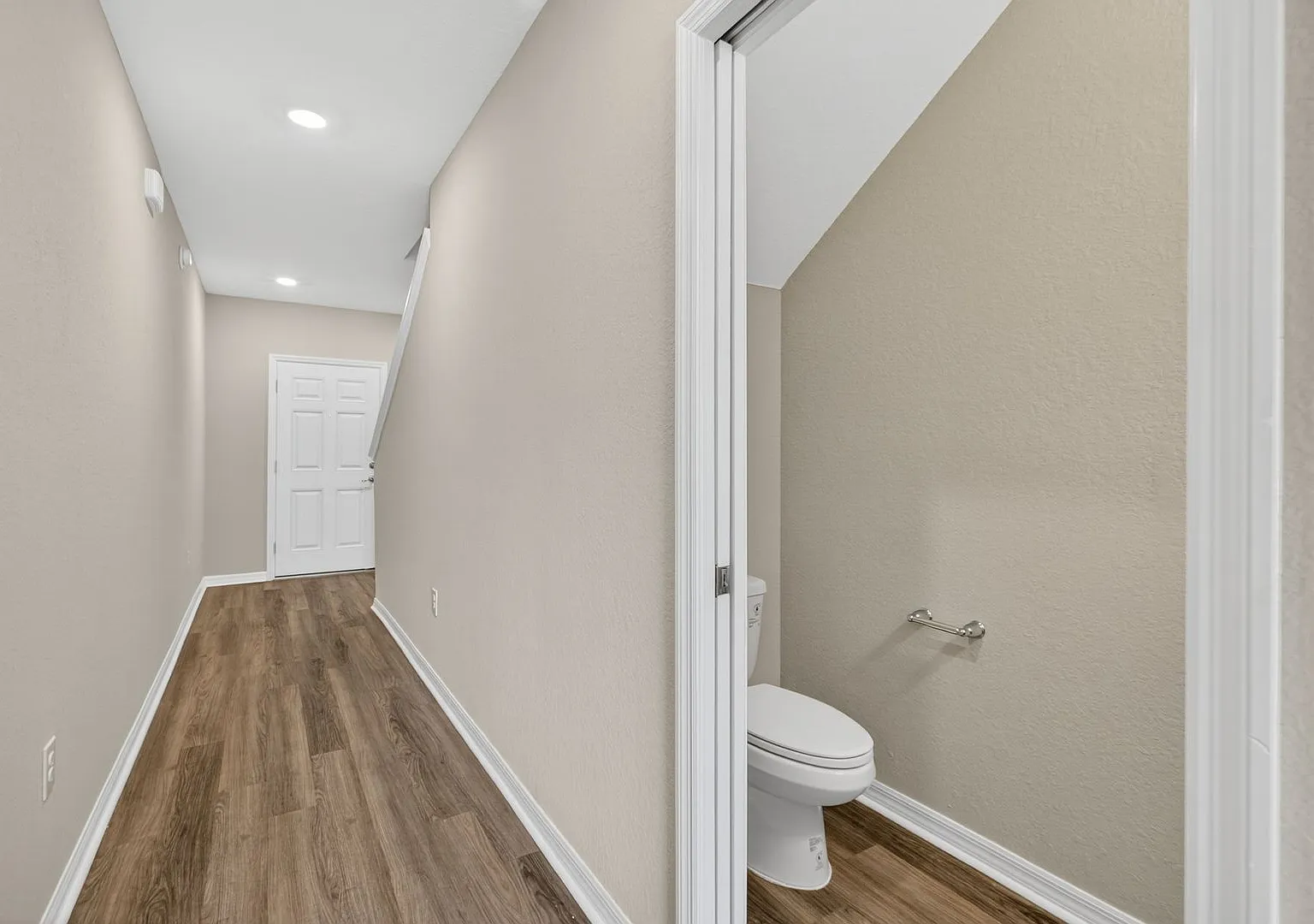 Spacious 4bed - With Amenities! — Photo 4