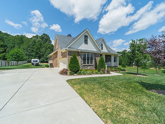 3rd image of 2810 Harrington Pl