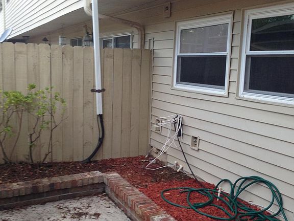 3rd image of 8231 Sutton Pl N