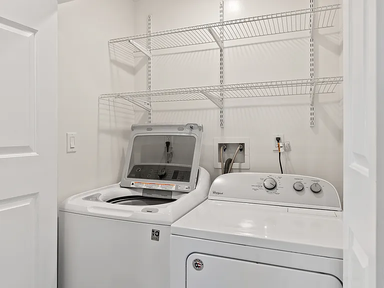 2446 S Dunsmuir Ave — Photo 12