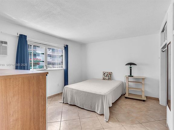 4th image of 17050 NE 14th Ave APT 106