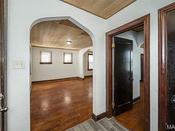 3rd image of 10071 Diamond Dr