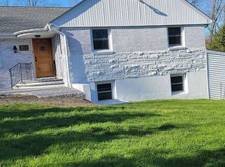 19 Halsey Pl, Valhalla, NY 10595