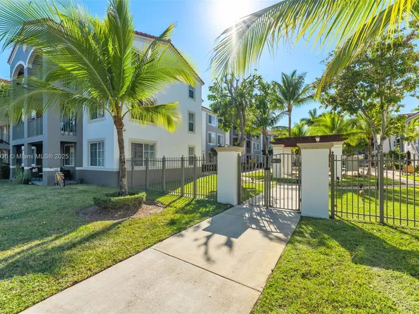6831 SW 44th St APT 112, Miami, FL 33155