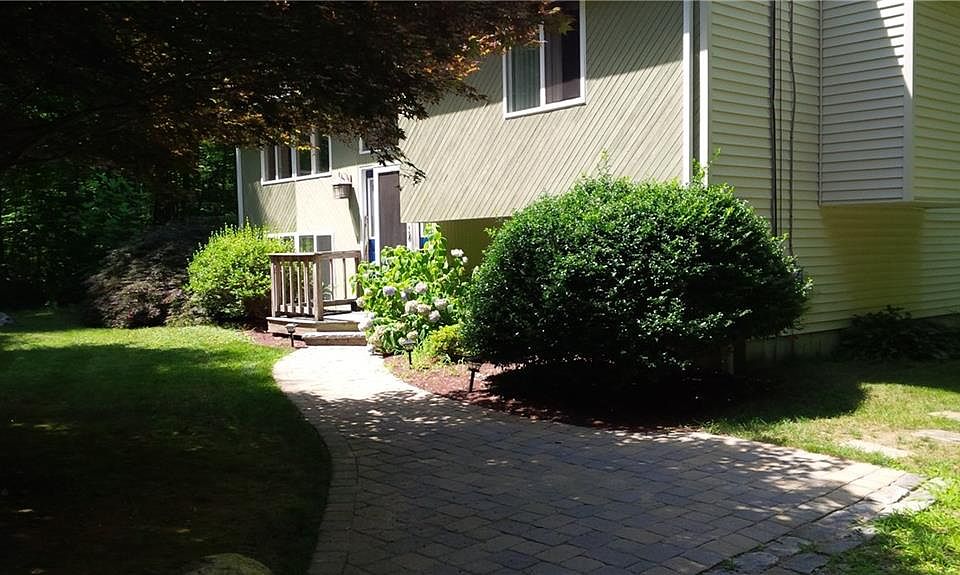 1st image of 6 Arrowwood Dr
