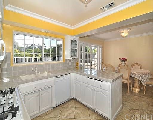 5th image of 1938 Meadow View Ct