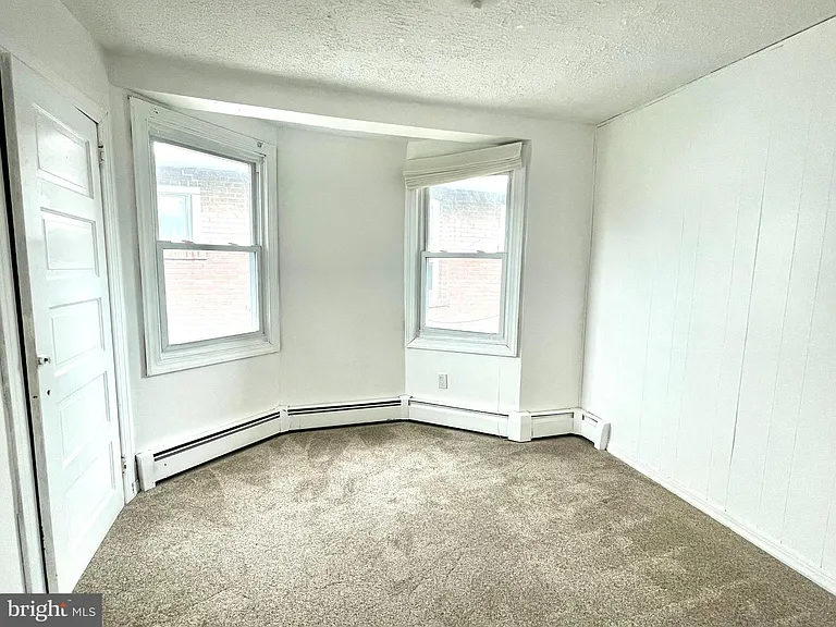 218 Green St — Photo 13