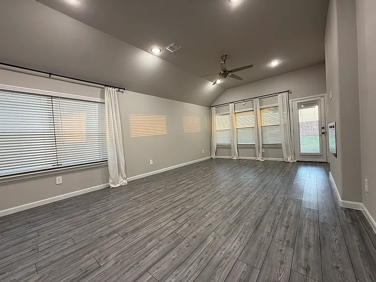 5431 Big Thicket Ln — Photo 8