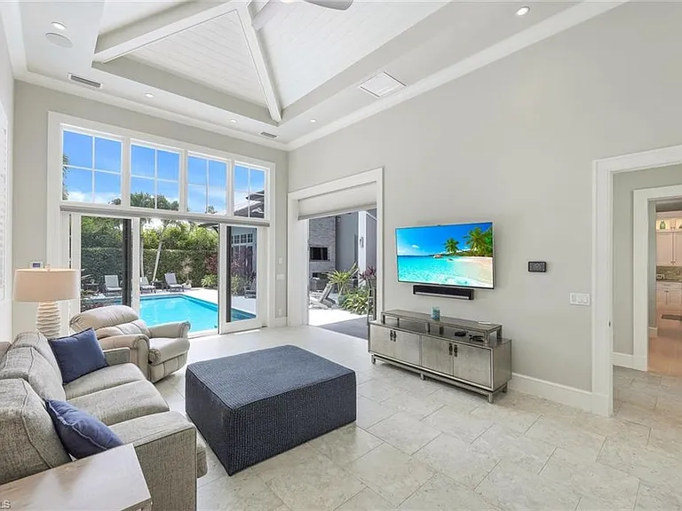 425 Harbour Dr — Photo 20