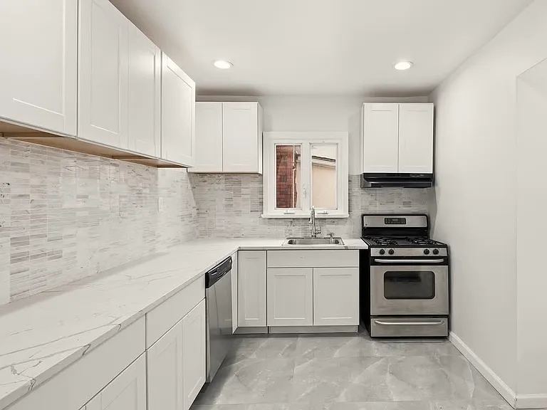 1819 W 3rd St #FULLHOUSE — Photo 3