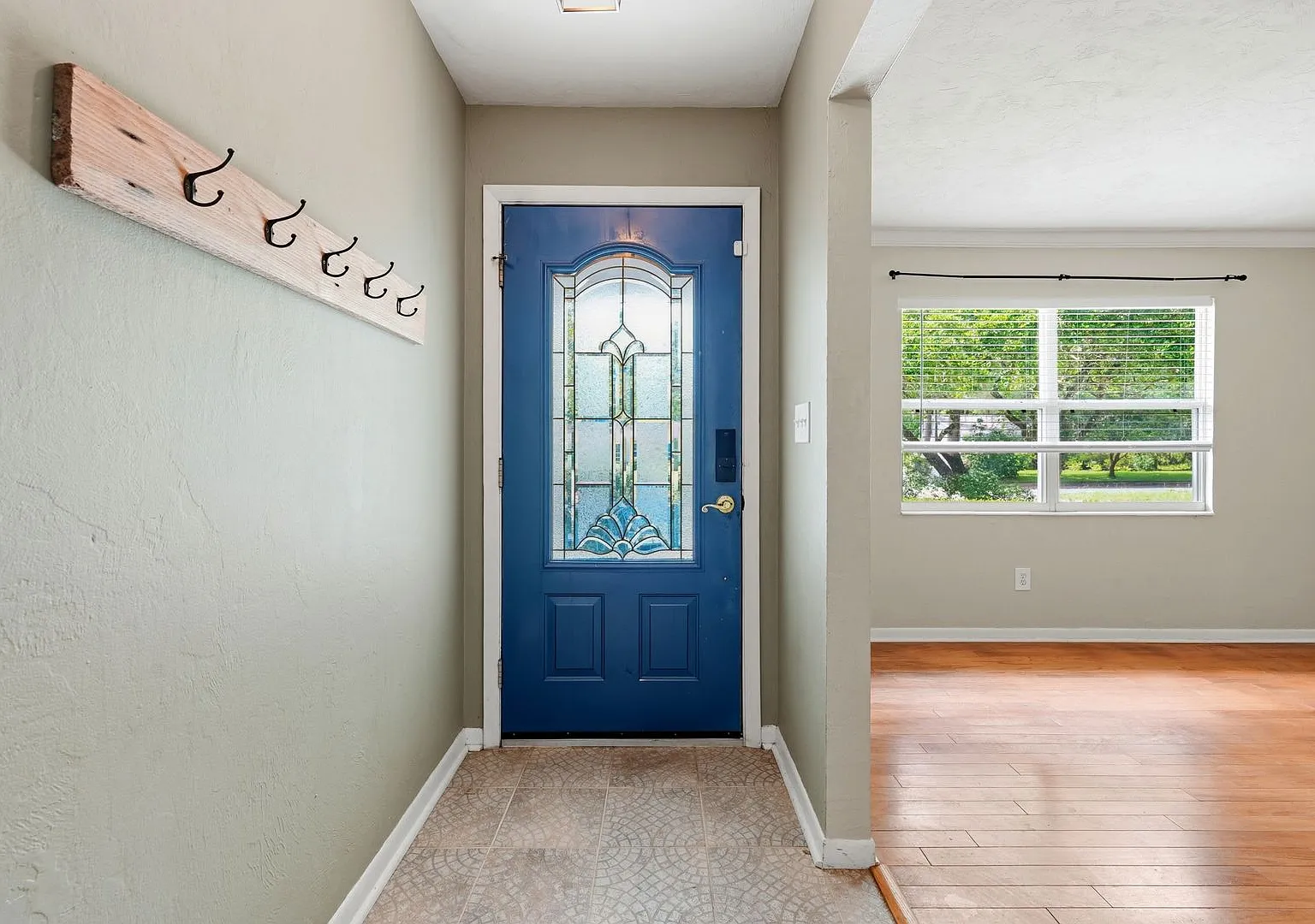 Welcome home to this well-maintained 3-bedroom, 2-bathroom home — Photo 3