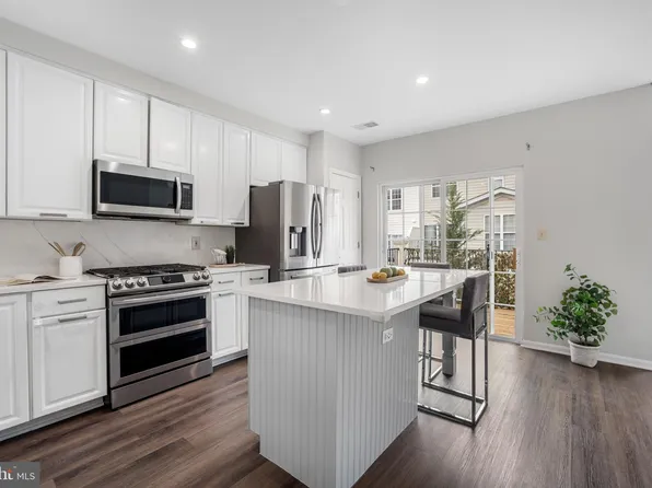 1582 Leeds Castle Dr APT 301, Vienna, VA 22182