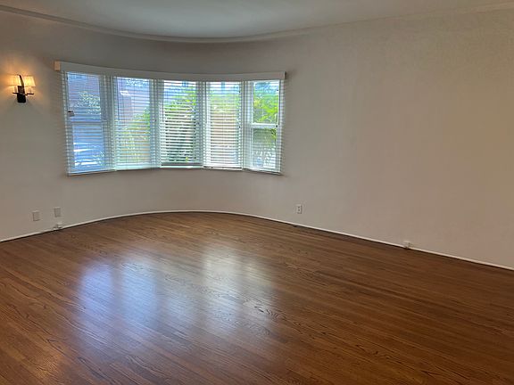 Living Room Vacant