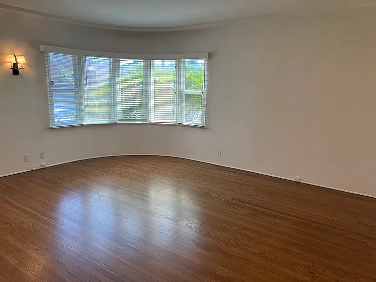 living room vacant