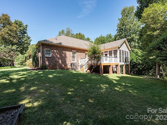 3rd image of 6160 Hayden Dr
