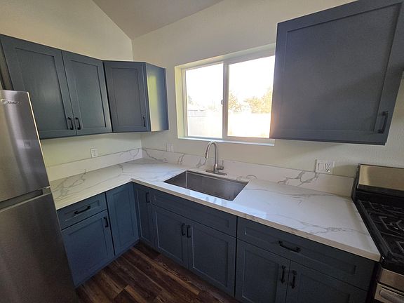 4th image of 22149 Cohasset St #Adu