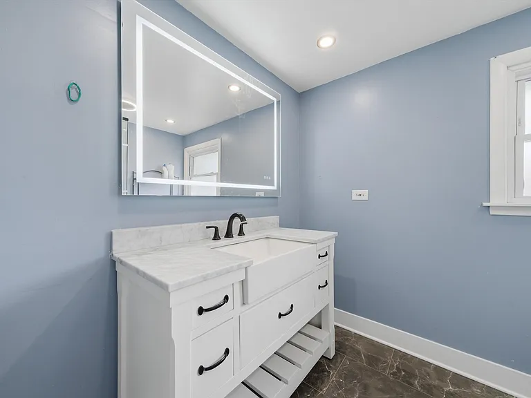 166 W Bradley St — Photo 3