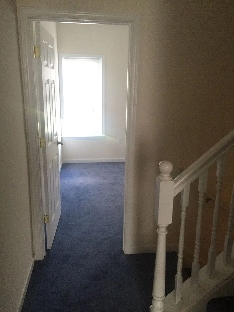 Amazing 3 Floor Row Home — Photo 4