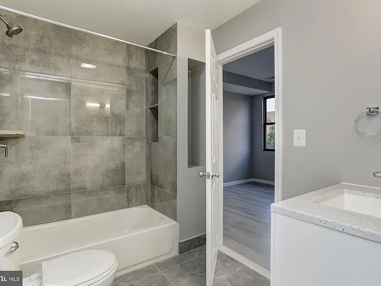 400 Highland Ave #402 — Photo 14