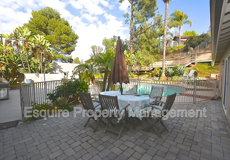 3104 Charlotte St — Photo 21