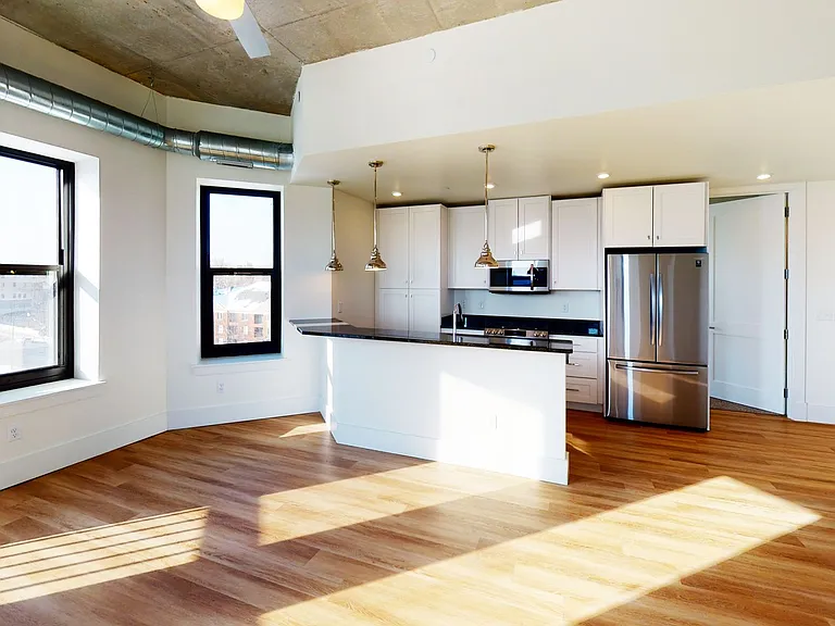 300 East Apartments — Photo 8