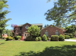 22118 Antler Dr, Novi, MI 48375