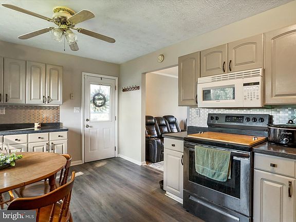 3rd image of 1808 Belmont Ave
