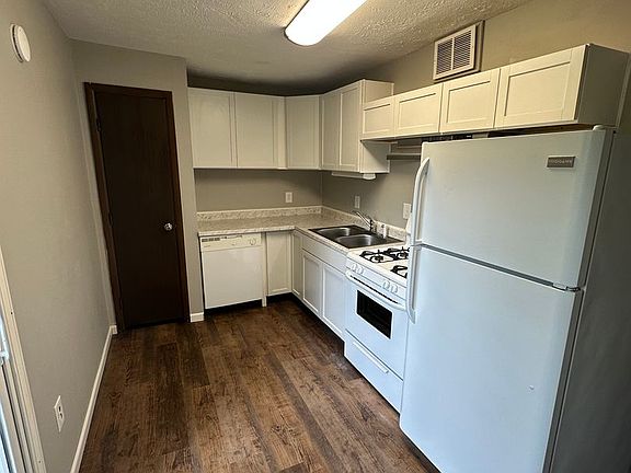 4th image of 42 Forest Dr #104
