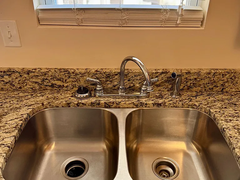 Eagle View Luxury Apartments — Photo 27