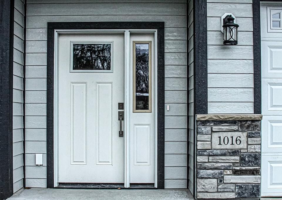 1st image of 1016 Woodley St E