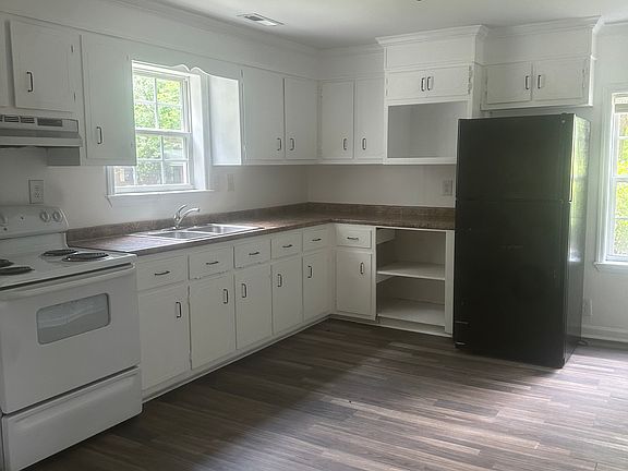 2nd image of 601 Garland Ferry Rd