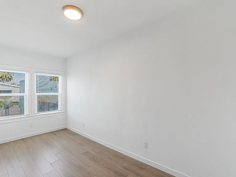 1226 Olive Ave — Photo 12