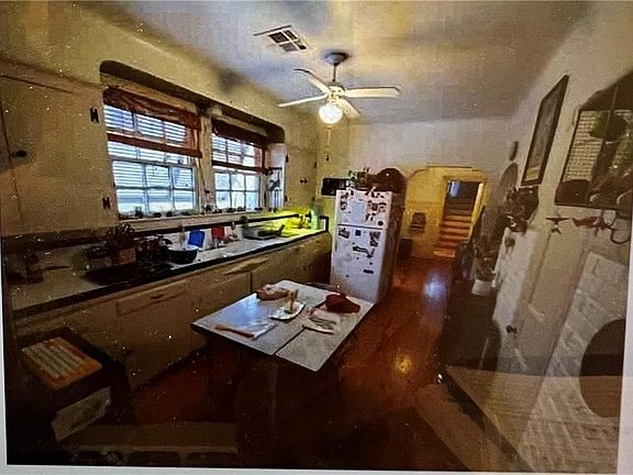 3rd image of 2210-12 Mandolin St