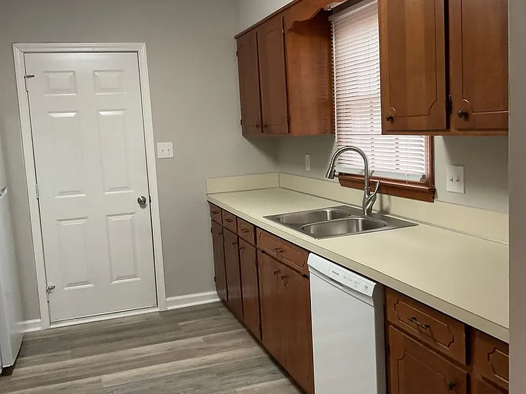 325 Robinson Rd — Photo 10
