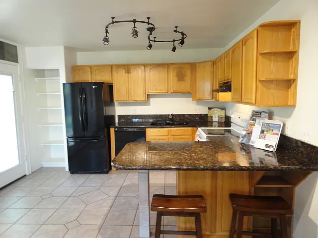 3 bed, 1016 sqft, $1,800 — Photo 3