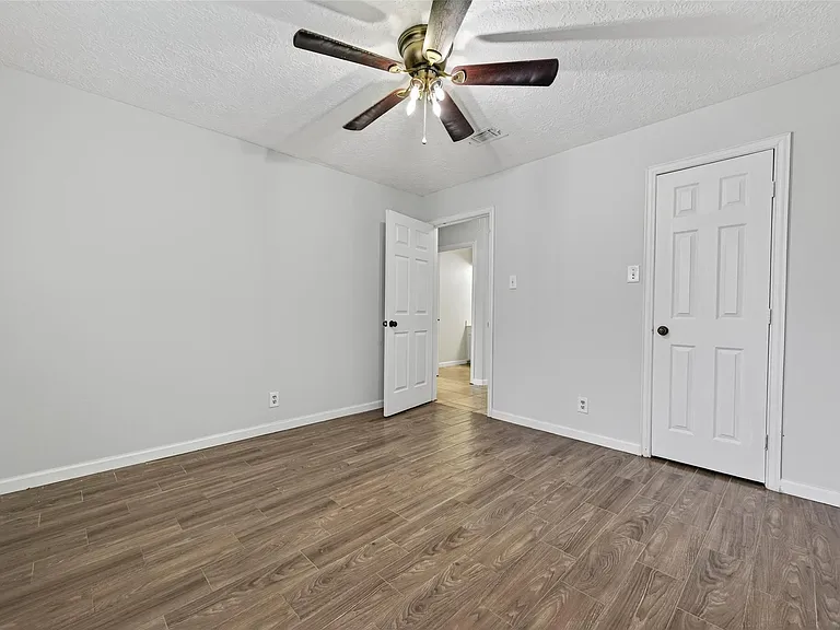6102 Crakston St — Photo 28