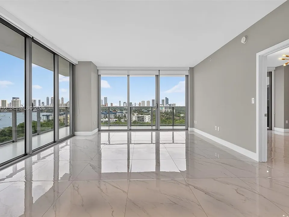 16385 Biscayne Blvd #1215