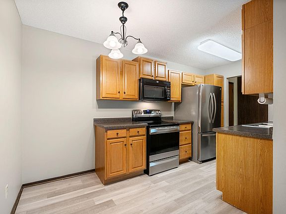 4th image of 2011 E 122nd St APT D24