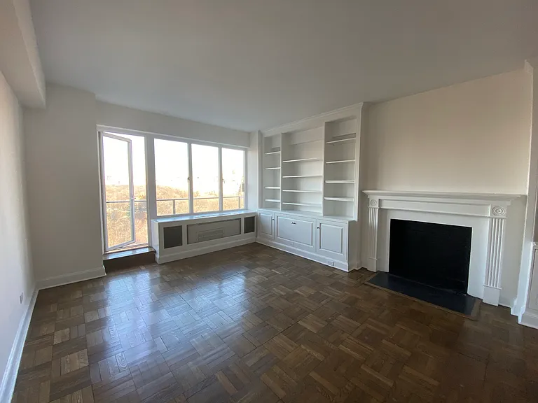 40 Central Park S #16D — Photo 1
