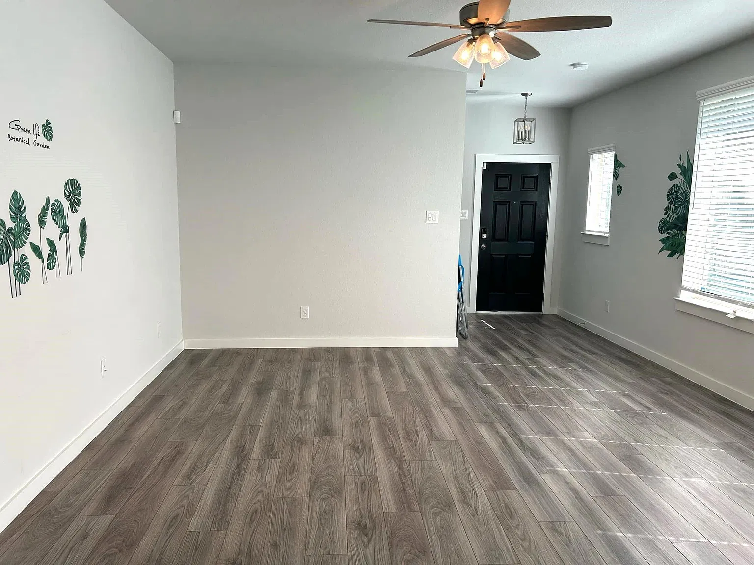 3 bed, 2.0 bath, 1657 sqft, $2,100 — Photo 3