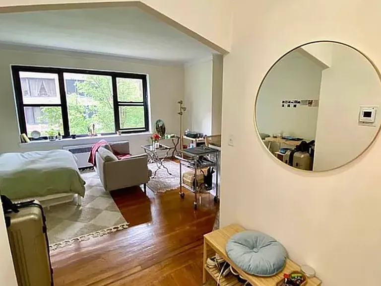 239 E 39th St #2F — Photo 1