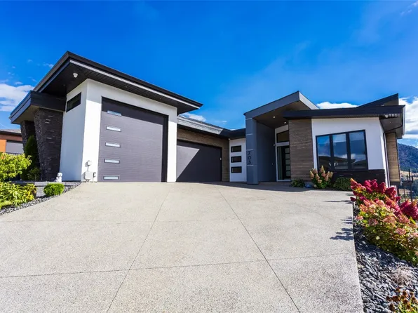 703 Carnoustie Dr, Kelowna, BC V1P 1V2